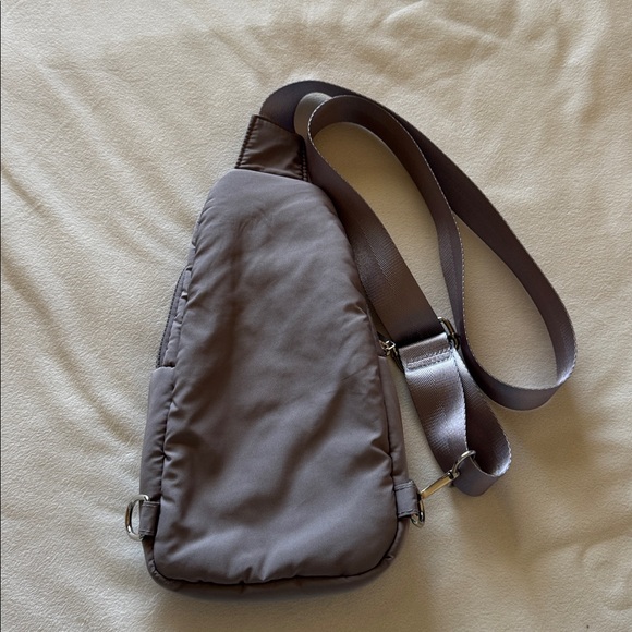 Mini sling back pack - Picture 4 of 10